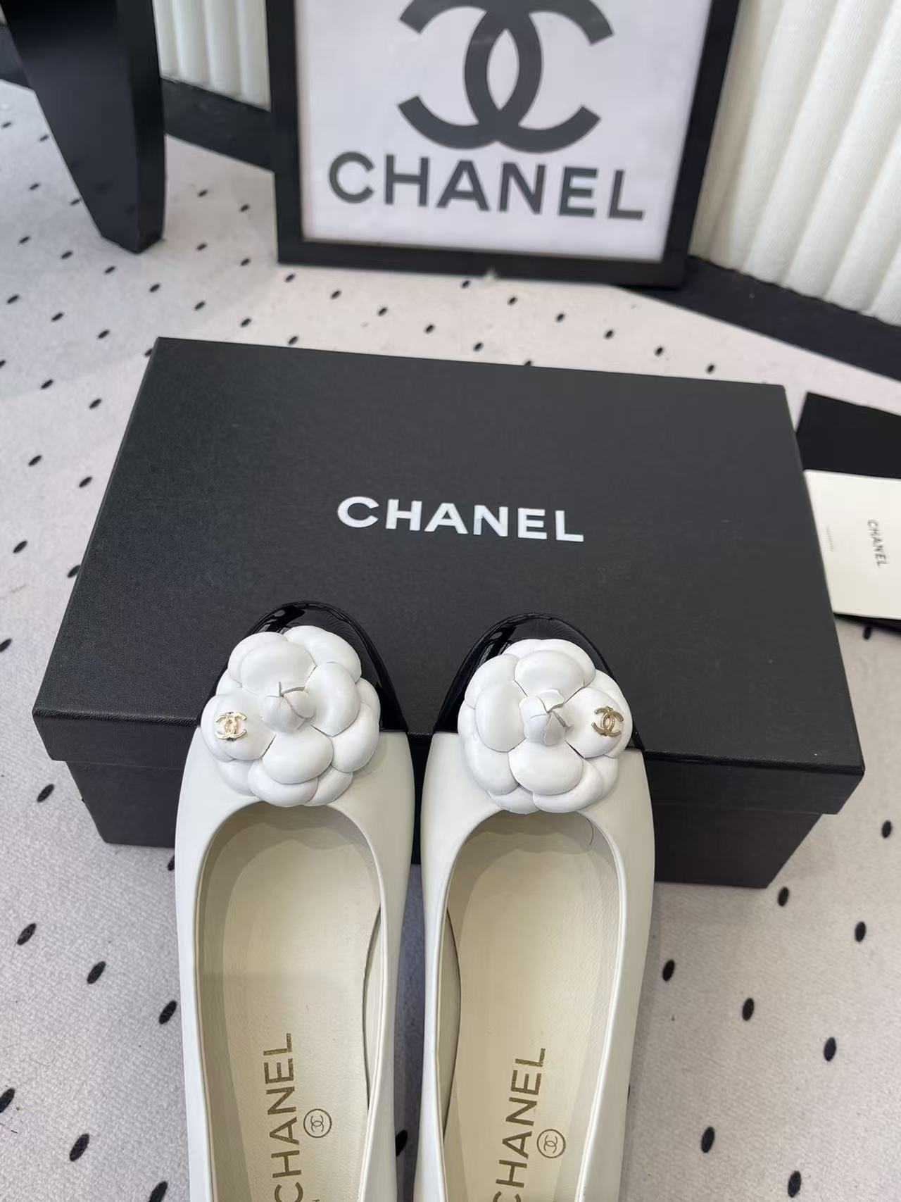 CHANE1 カメリア フラットシューズ【50％割引+送料無料】