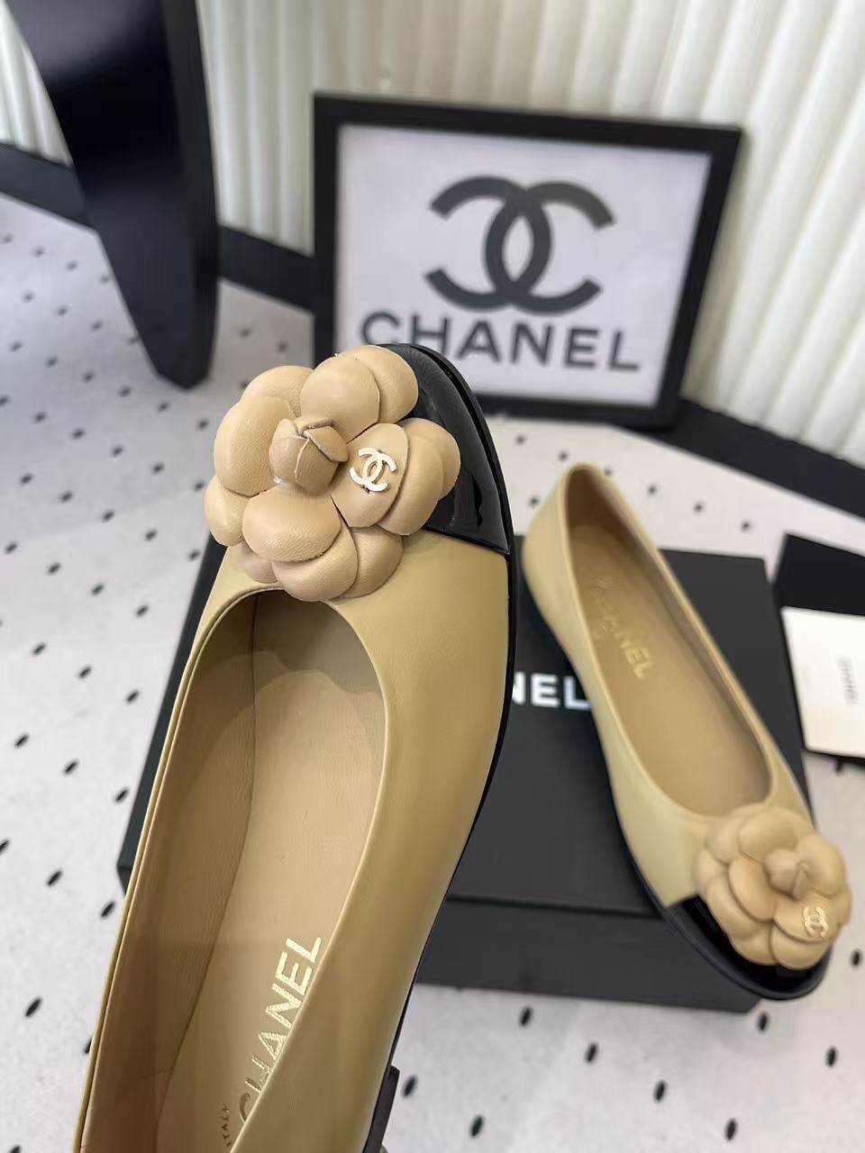 CHANE1 カメリア フラットシューズ【50％割引+送料無料】