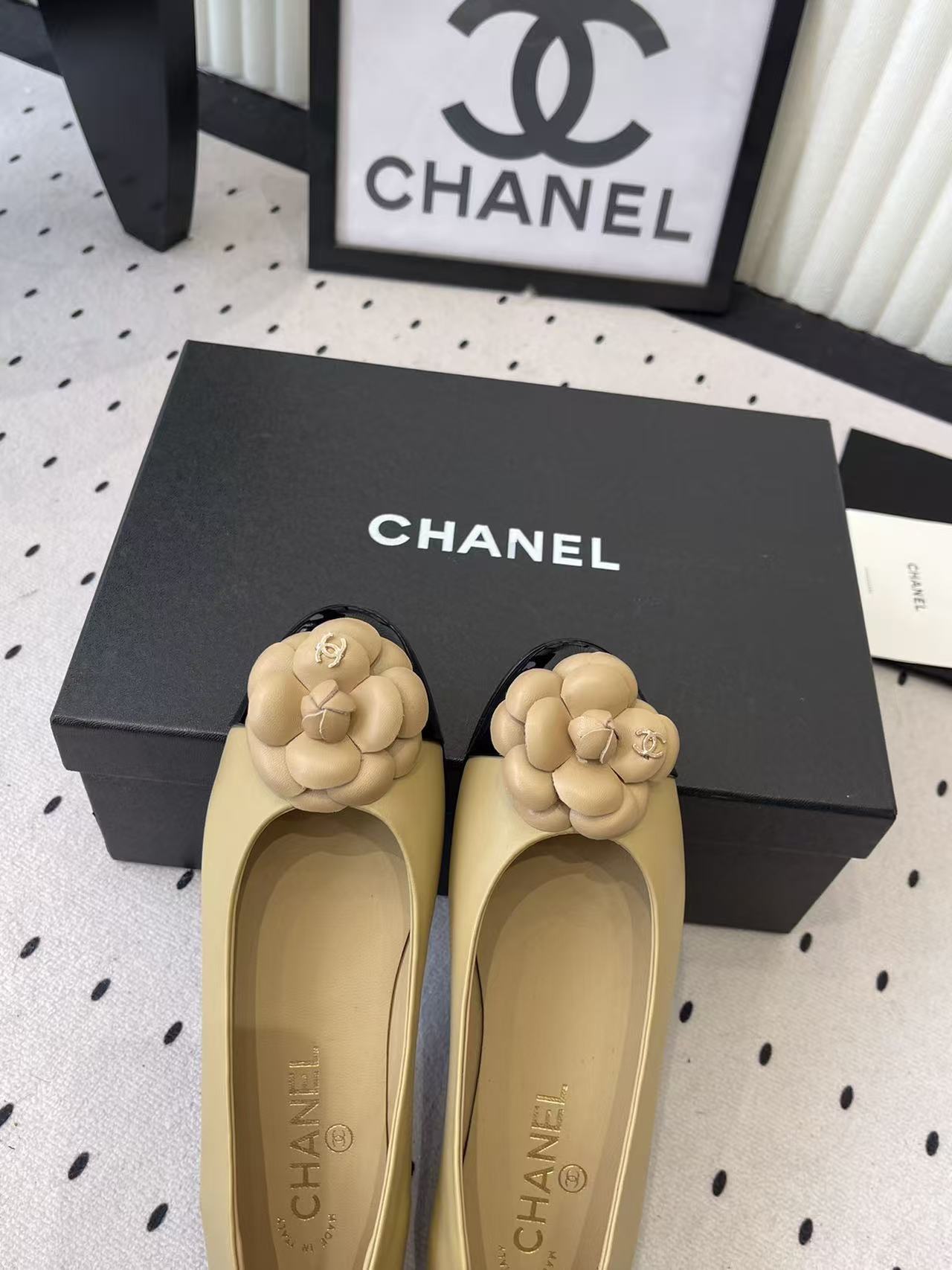 CHANE1 カメリア フラットシューズ【50％割引+送料無料】