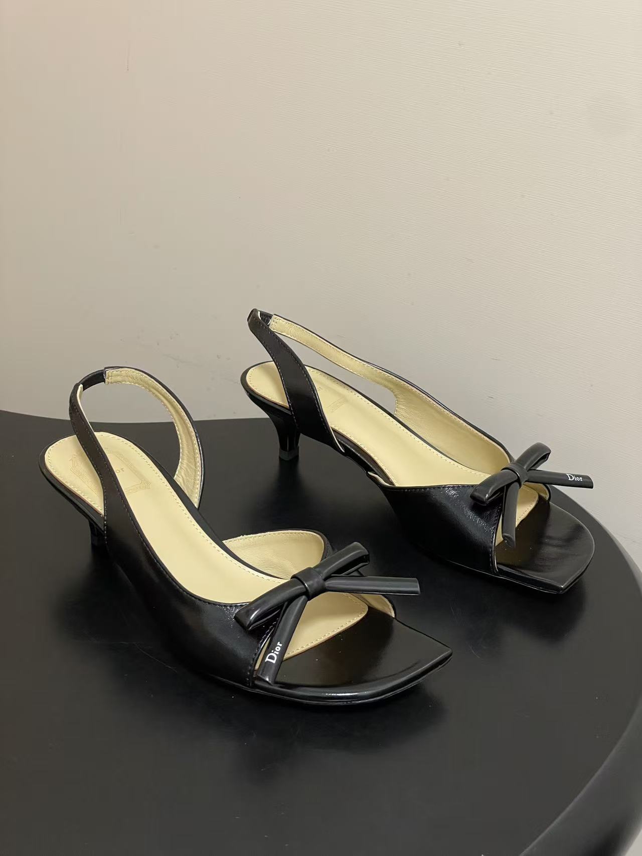 DIOR 上質なピープトゥ・ローヒールシューズ【50％割引+送料無料】