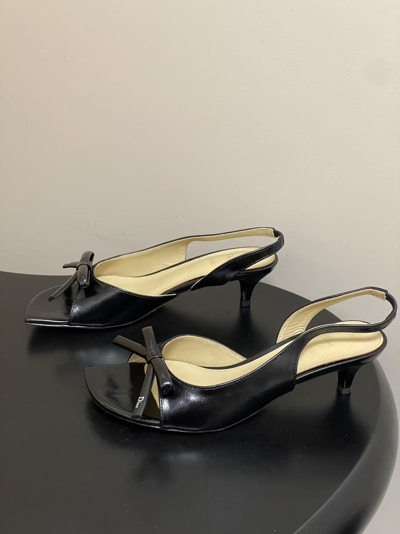 DIOR 上質なピープトゥ・ローヒールシューズ【50％割引+送料無料】