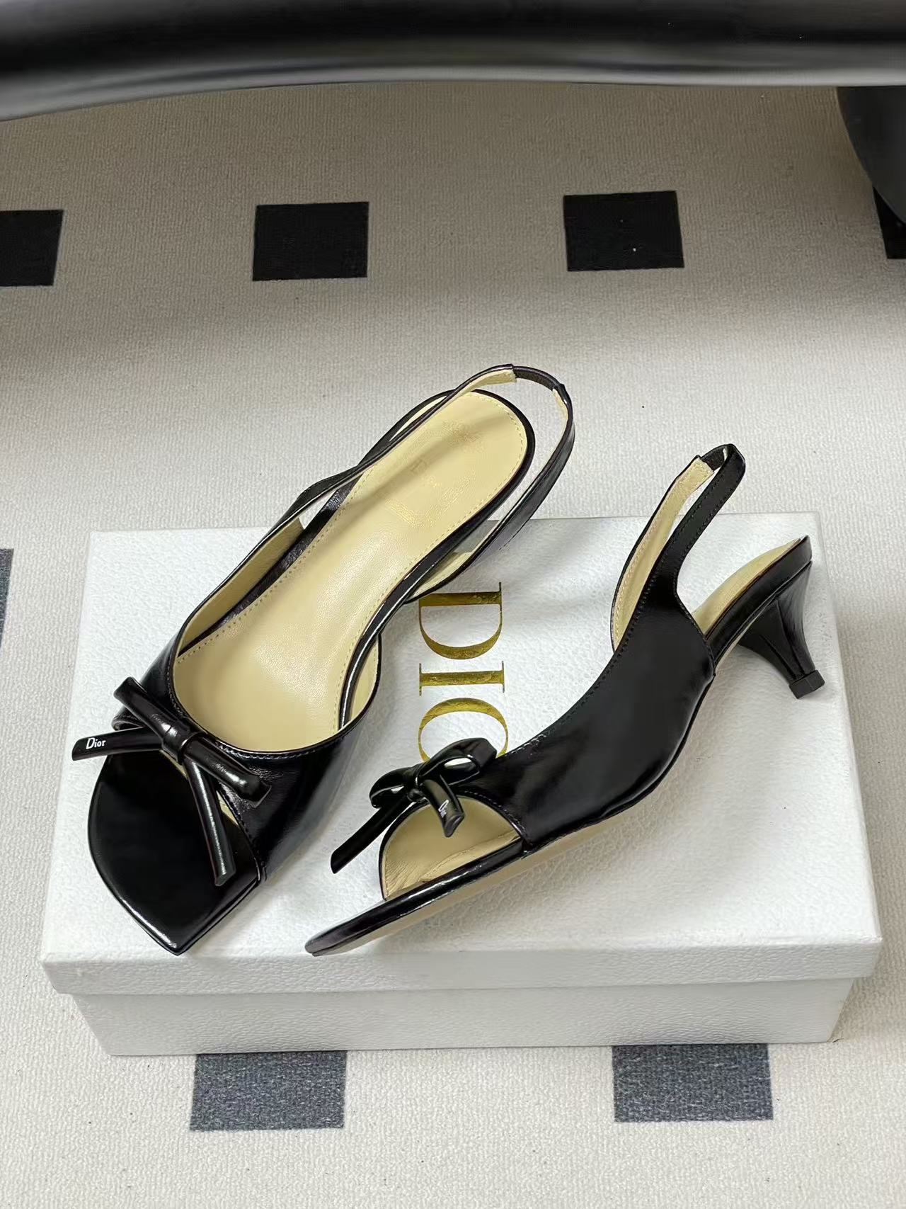 DIOR 上質なピープトゥ・ローヒールシューズ【50％割引+送料無料】