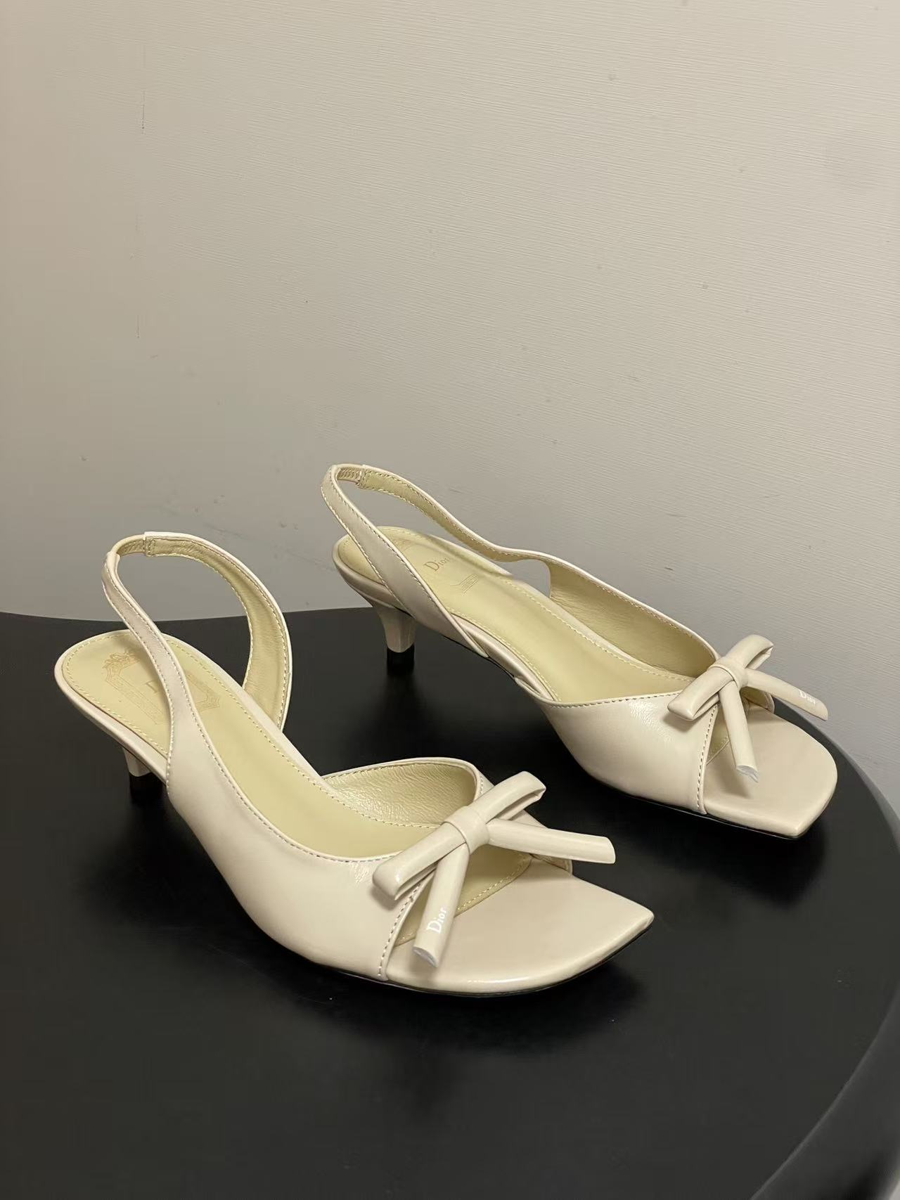 DIOR 上質なピープトゥ・ローヒールシューズ【50％割引+送料無料】