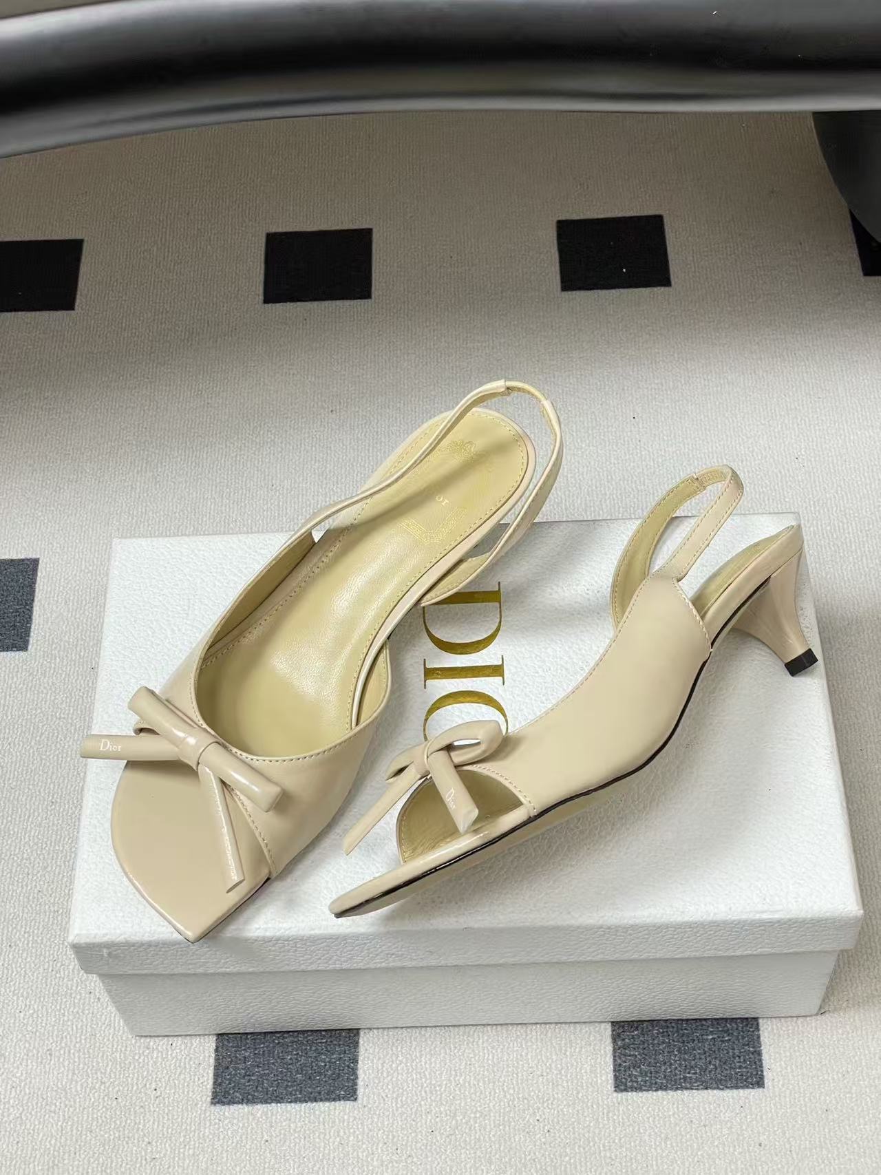 DIOR 上質なピープトゥ・ローヒールシューズ【50％割引+送料無料】