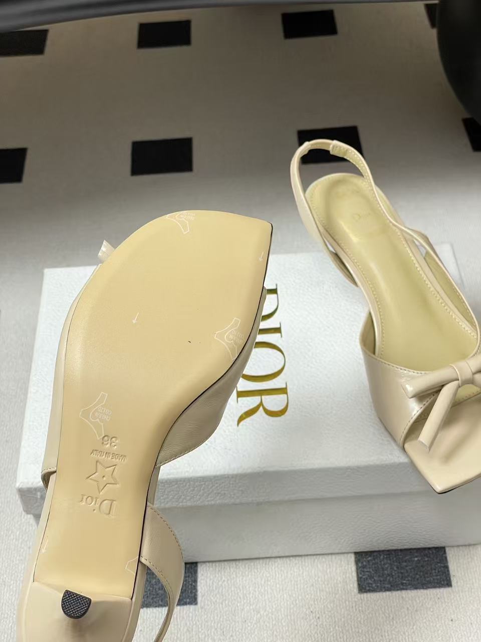 DIOR 上質なピープトゥ・ローヒールシューズ【50％割引+送料無料】