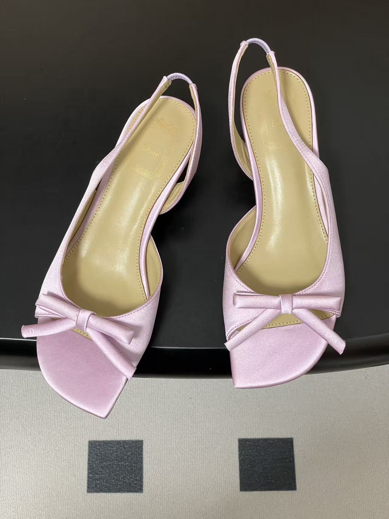 DIOR 上質なピープトゥ・ローヒールシューズ【50％割引+送料無料】