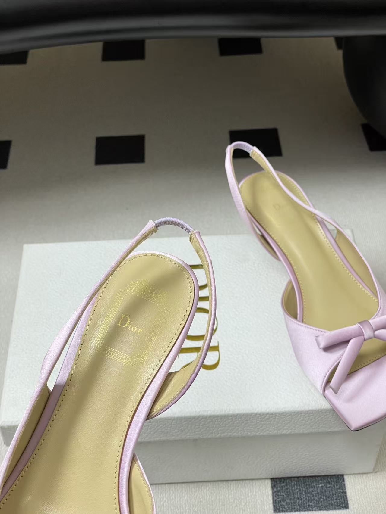 DIOR 上質なピープトゥ・ローヒールシューズ【50％割引+送料無料】