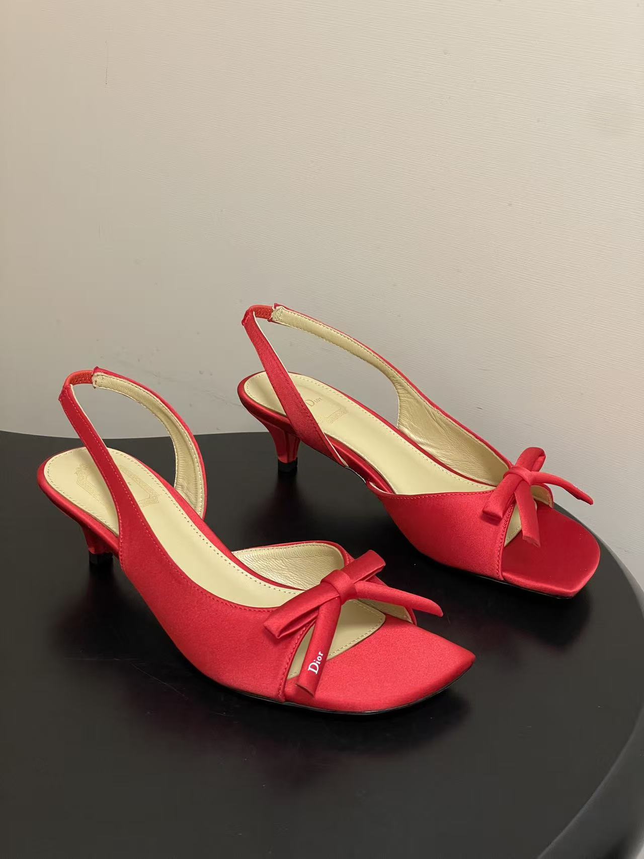 DIOR 上質なピープトゥ・ローヒールシューズ【50％割引+送料無料】