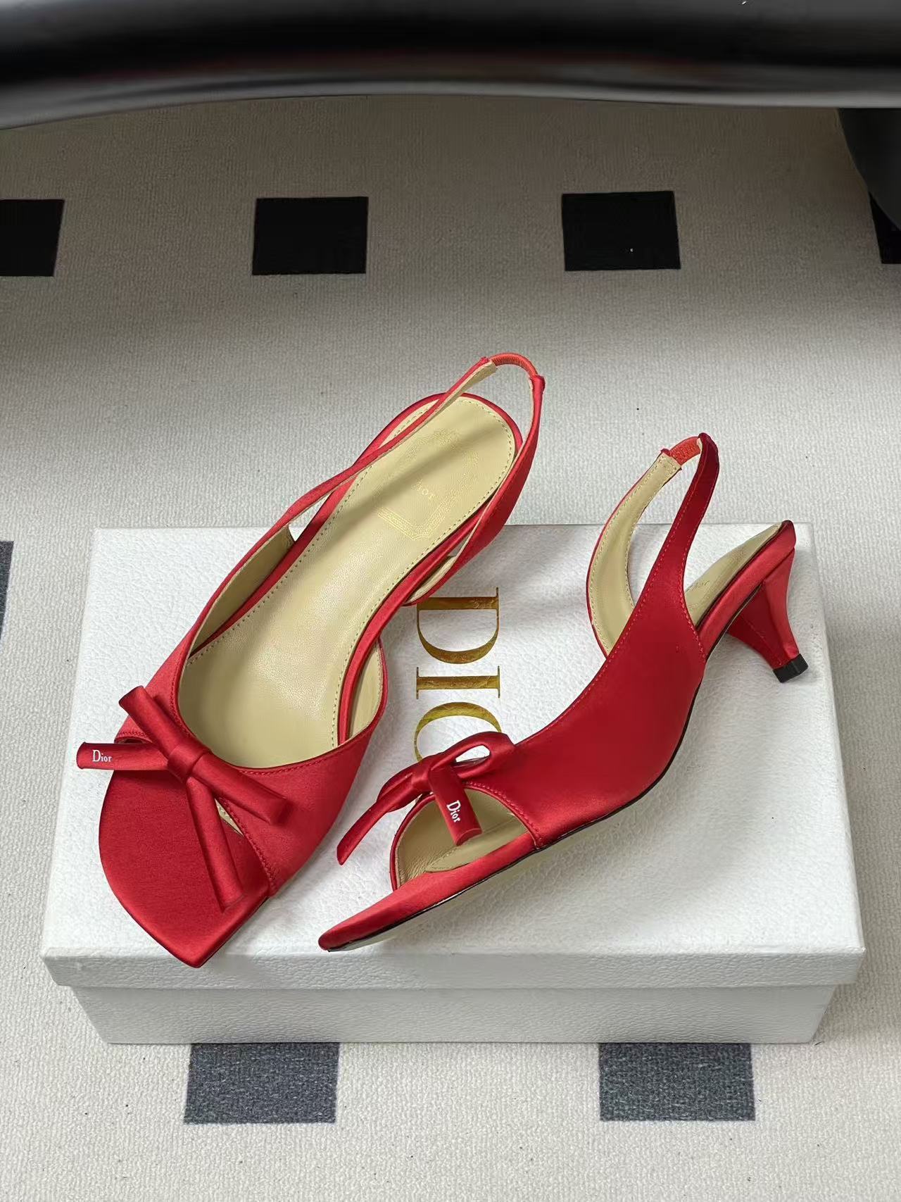 DIOR 上質なピープトゥ・ローヒールシューズ【50％割引+送料無料】