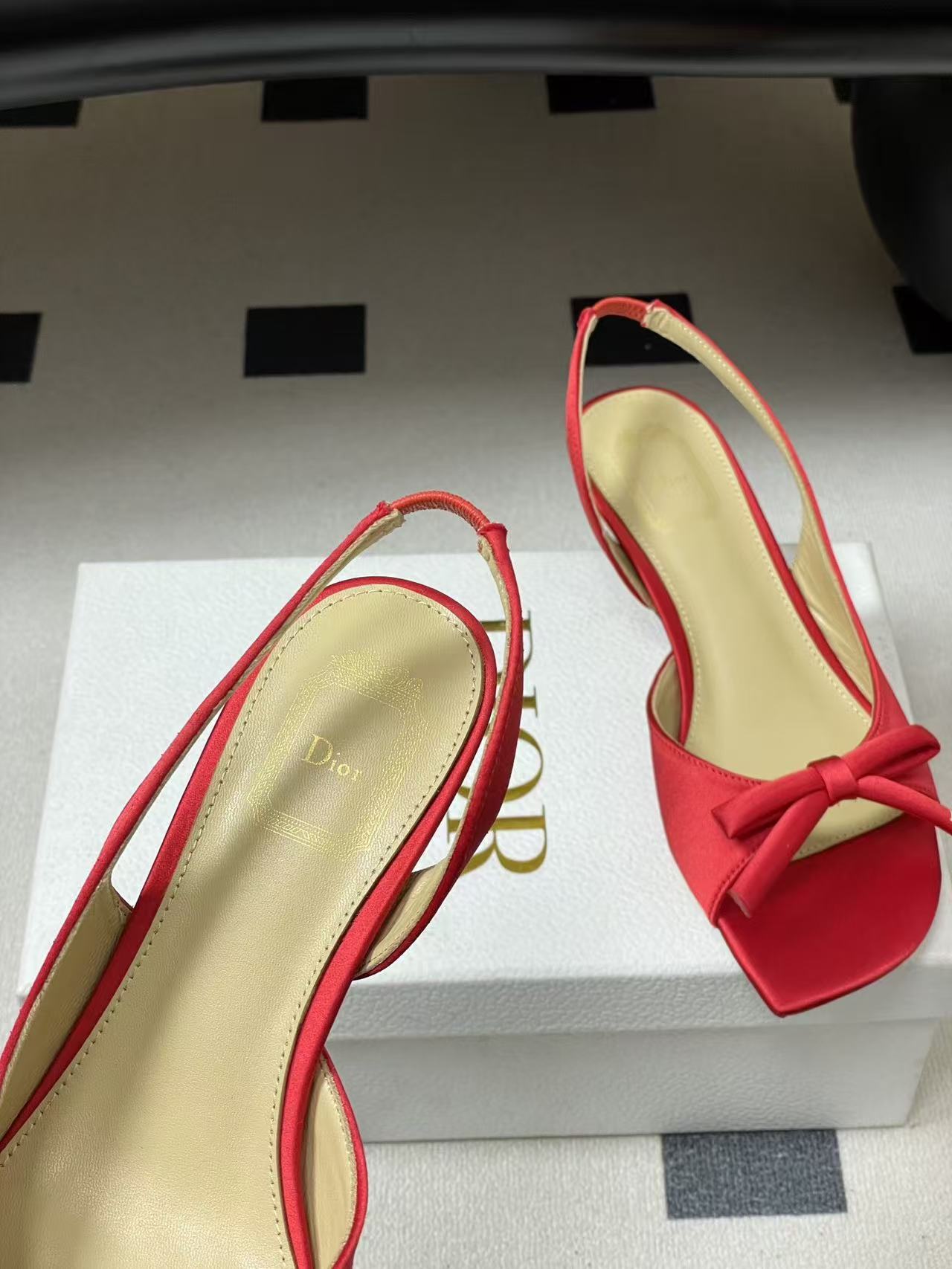 DIOR 上質なピープトゥ・ローヒールシューズ【50％割引+送料無料】