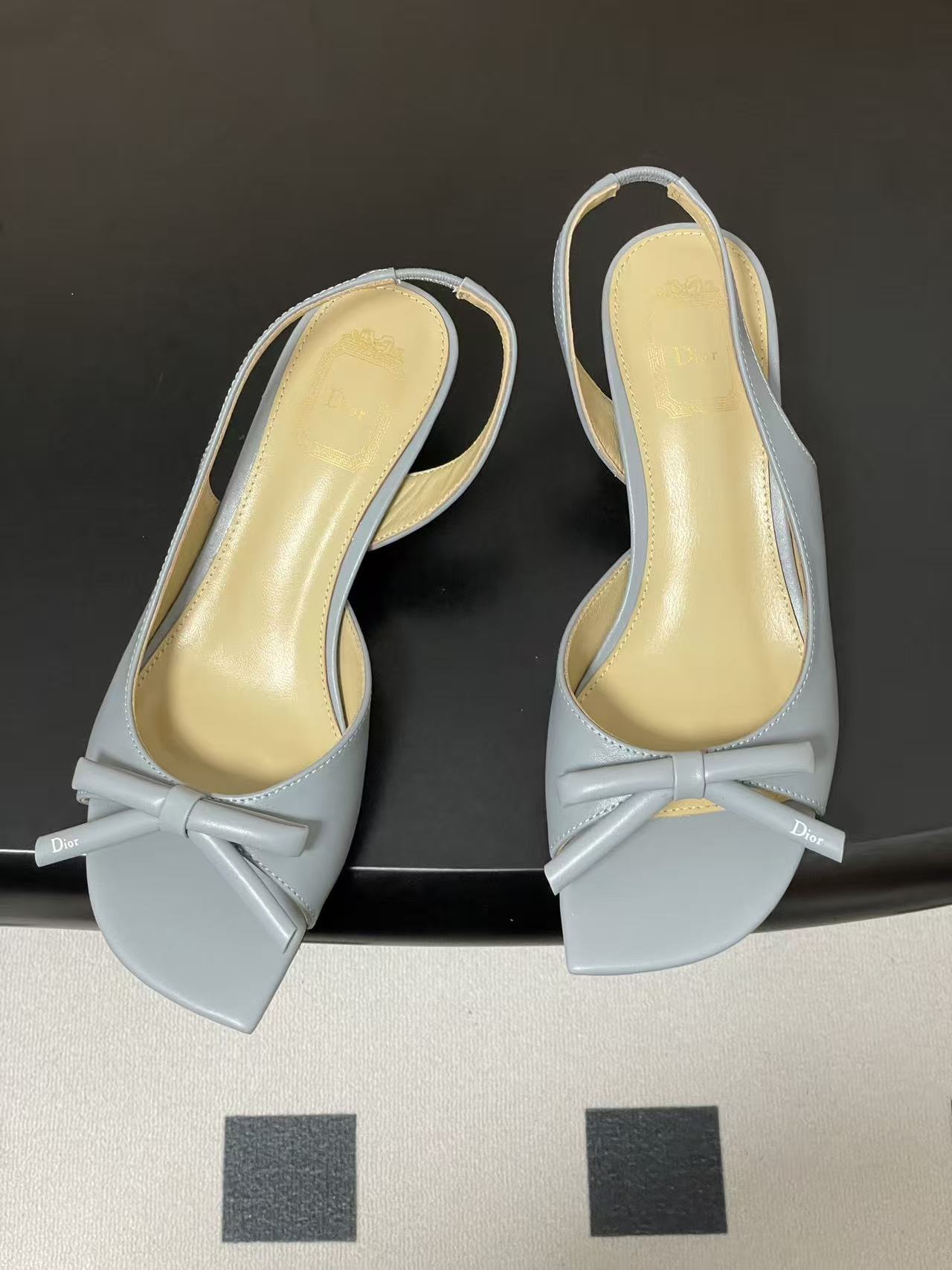 DIOR 上質なピープトゥ・ローヒールシューズ【50％割引+送料無料】