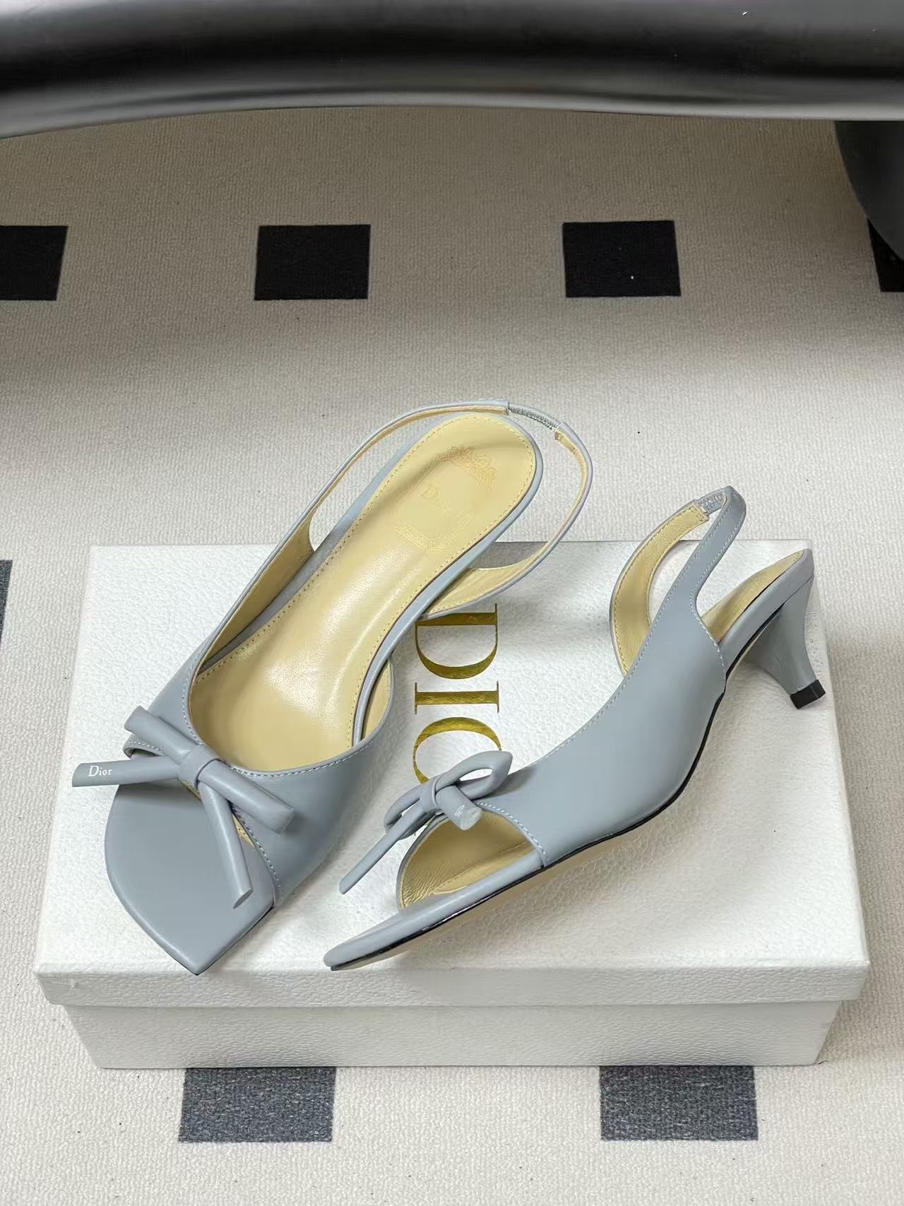 DIOR 上質なピープトゥ・ローヒールシューズ【50％割引+送料無料】