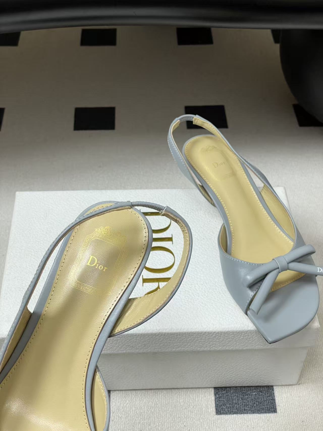 DIOR 上質なピープトゥ・ローヒールシューズ【50％割引+送料無料】