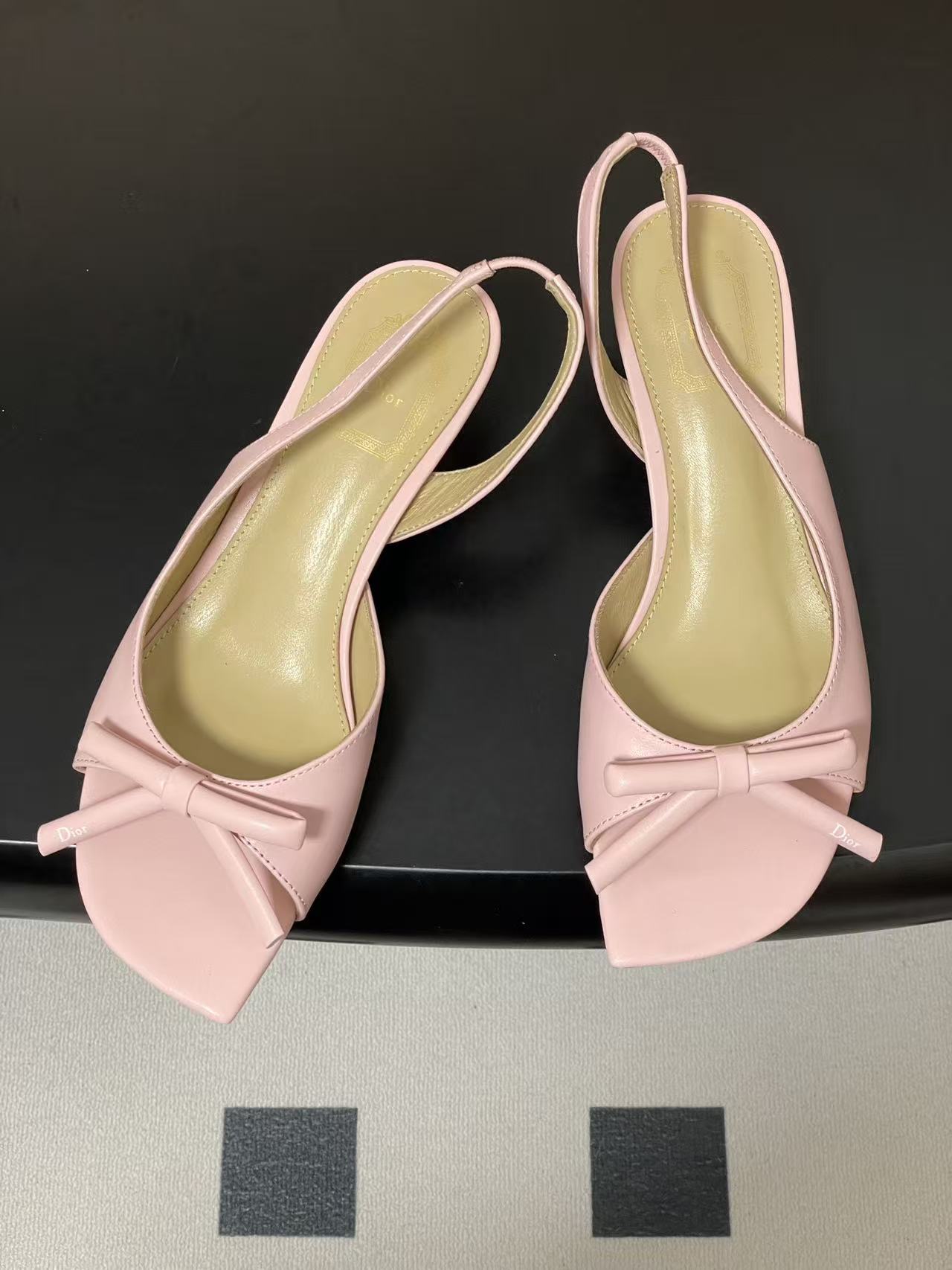 DIOR 上質なピープトゥ・ローヒールシューズ【50％割引+送料無料】