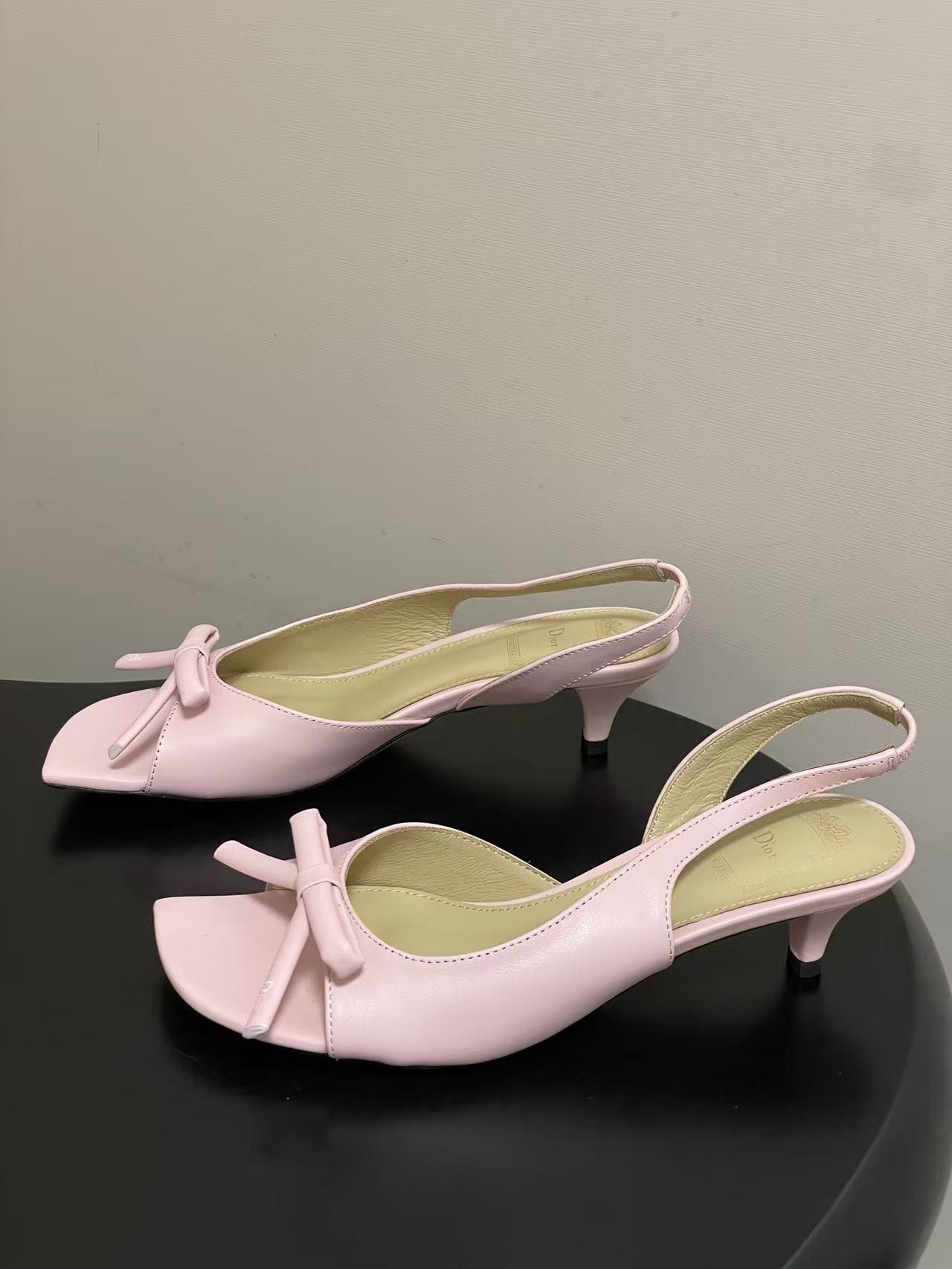 DIOR 上質なピープトゥ・ローヒールシューズ【50％割引+送料無料】