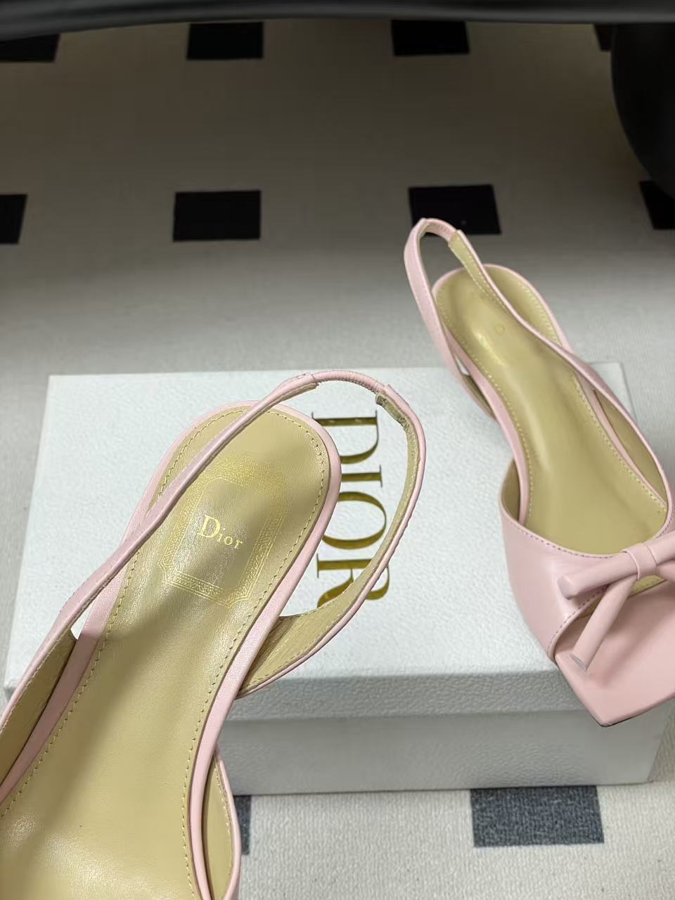 DIOR 上質なピープトゥ・ローヒールシューズ【50％割引+送料無料】