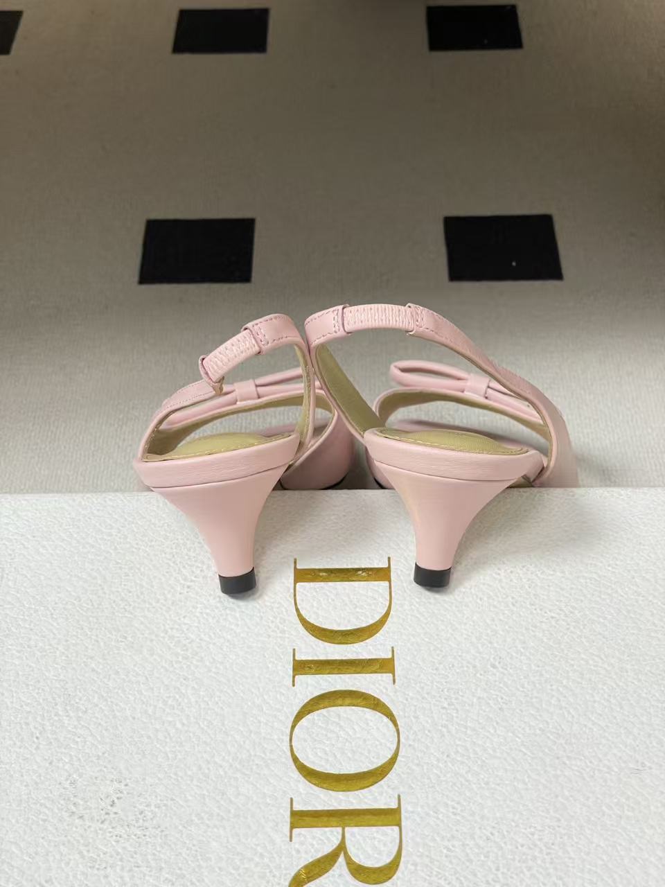DIOR 上質なピープトゥ・ローヒールシューズ【50％割引+送料無料】