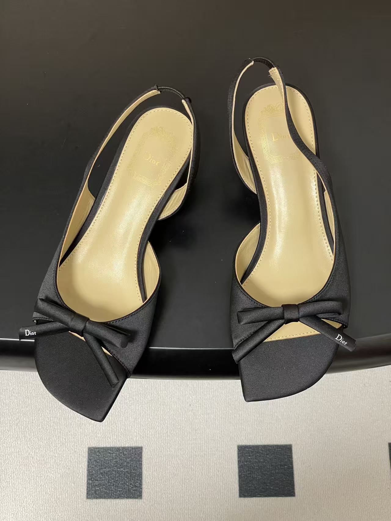 DIOR 上質なピープトゥ・ローヒールシューズ【50％割引+送料無料】