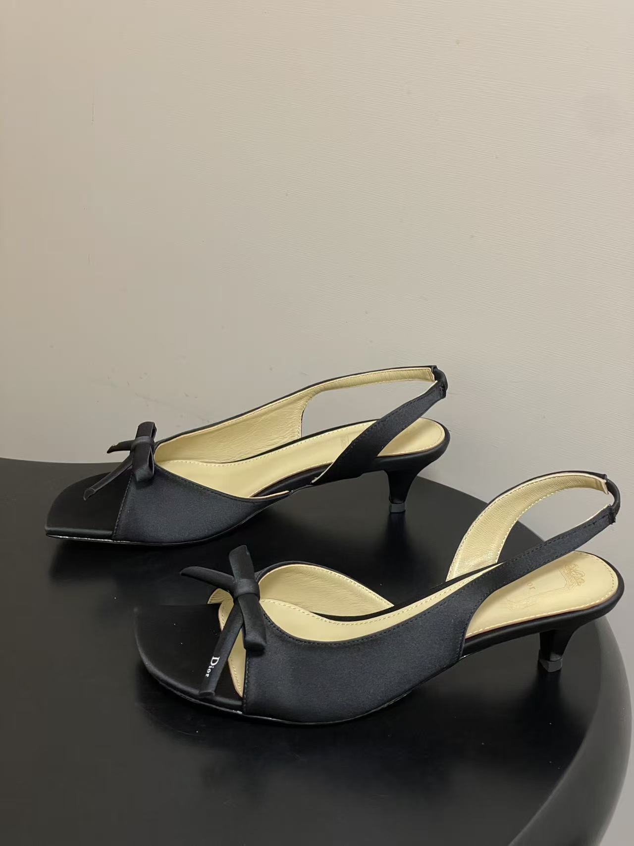 DIOR 上質なピープトゥ・ローヒールシューズ【50％割引+送料無料】