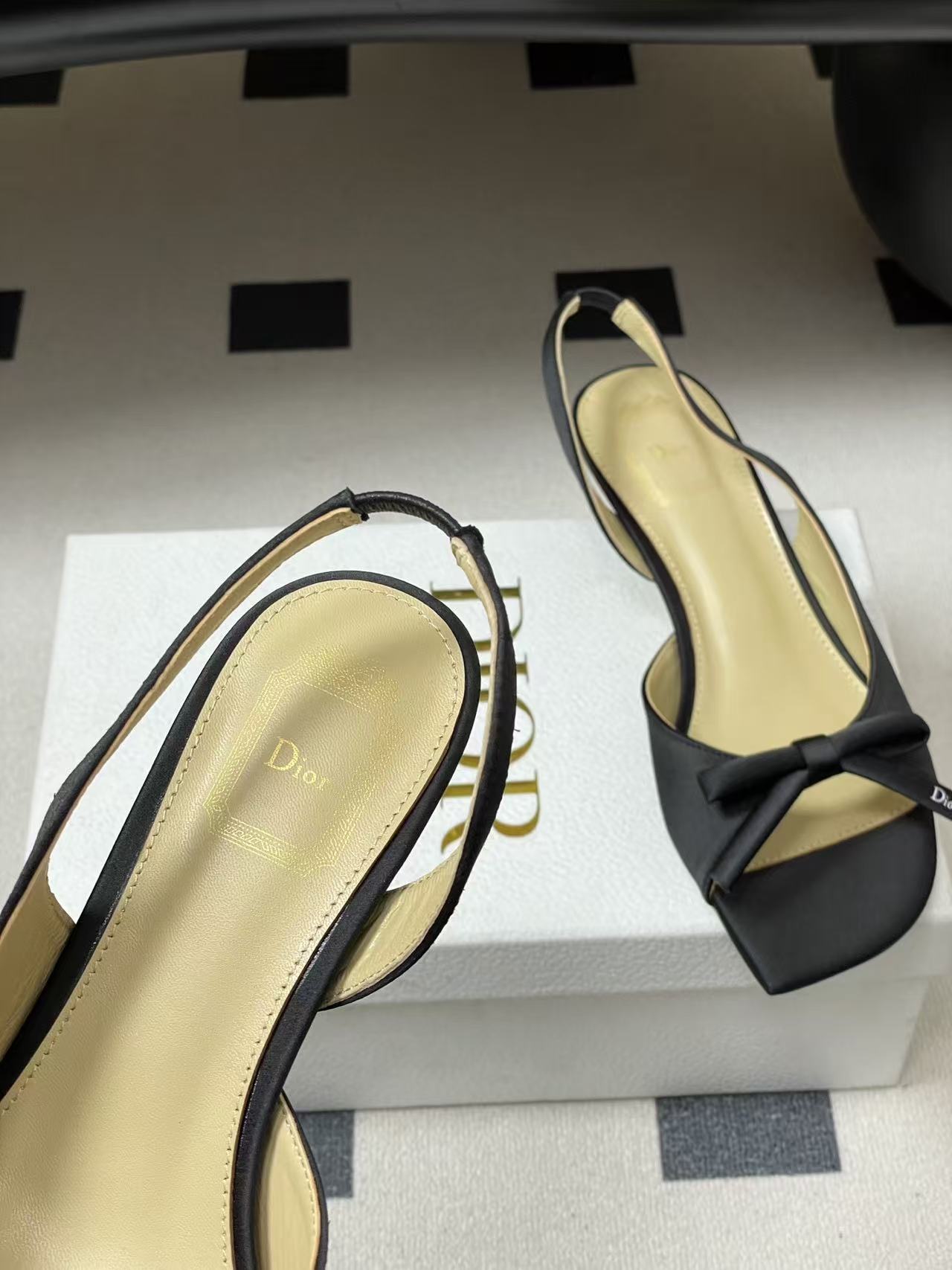 DIOR 上質なピープトゥ・ローヒールシューズ【50％割引+送料無料】