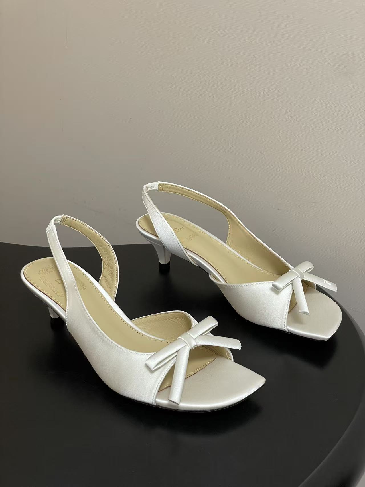 DIOR 上質なピープトゥ・ローヒールシューズ【50％割引+送料無料】