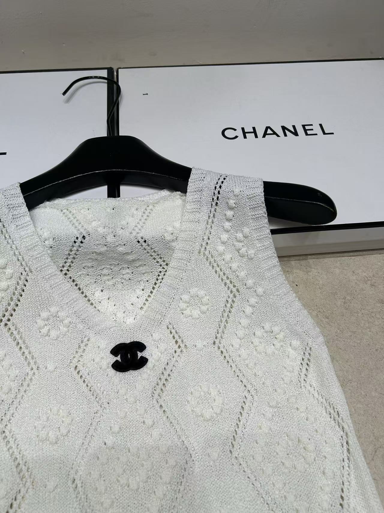 CHANE1 ダブルC くり抜きUネック ウールベスト【50％割引+送料無料】