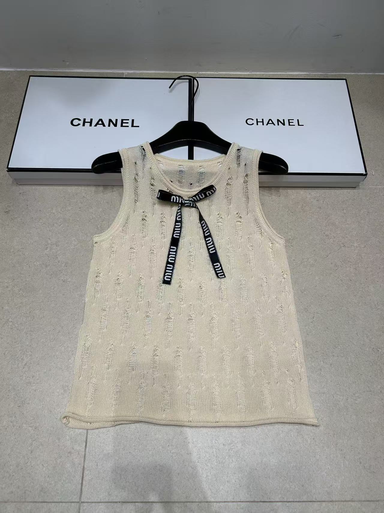 M1UM1U 破れたウールベスト【50％割引+送料無料】