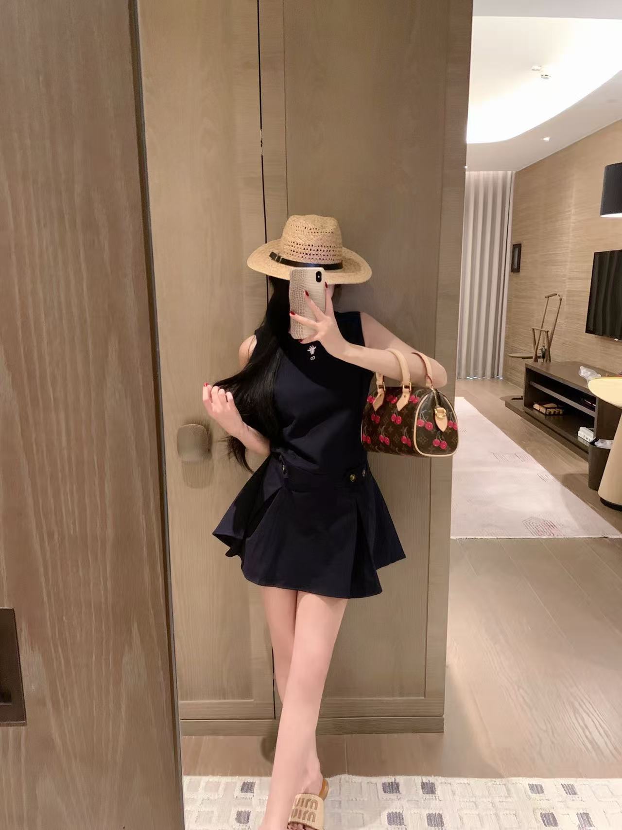 DI0Rプリーツ ノースリーブワンピース【50％割引+送料無料】