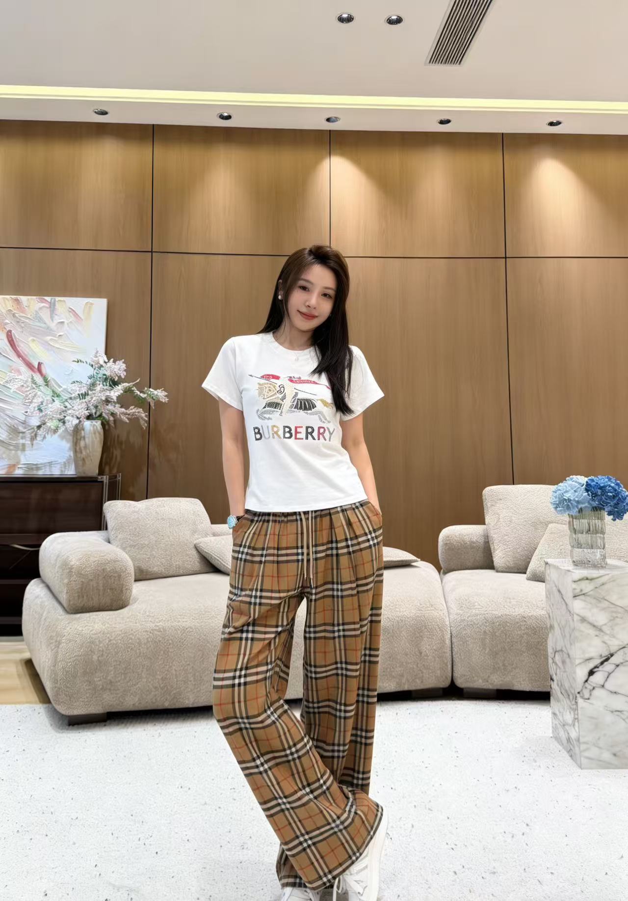 BUR8ERRY Tシャツ + チェック柄パンツ【50％割引+送料無料】