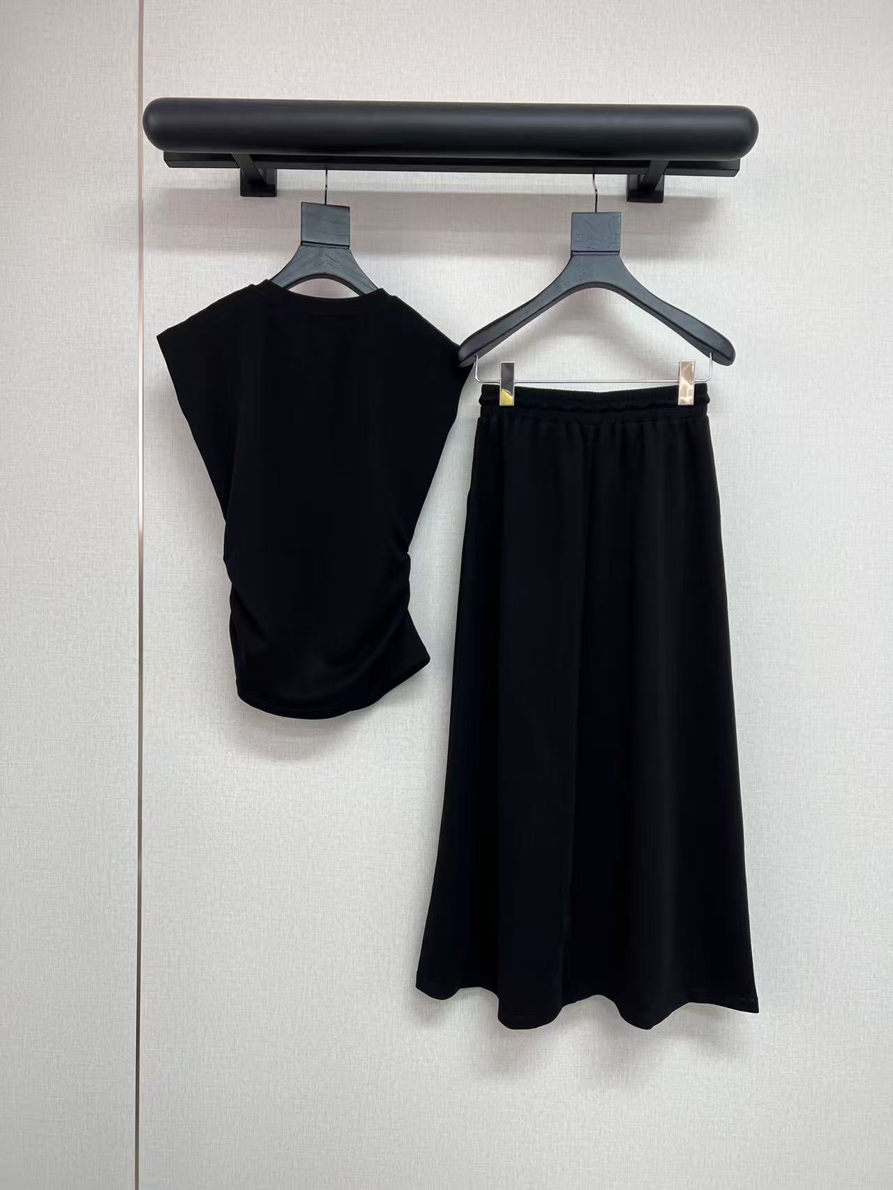 CHANE1 ダブルC ベスト＋スカート ツーピースセット【50％割引+送料無料】