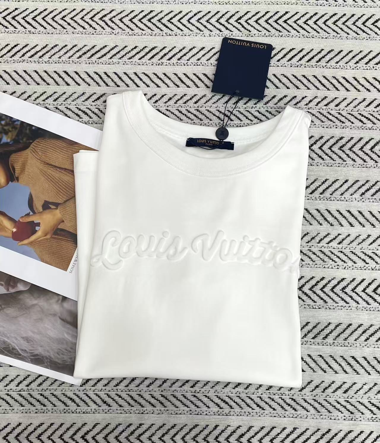 LVエンボス 3DレタリングTシャツ【50％割引+送料無料】