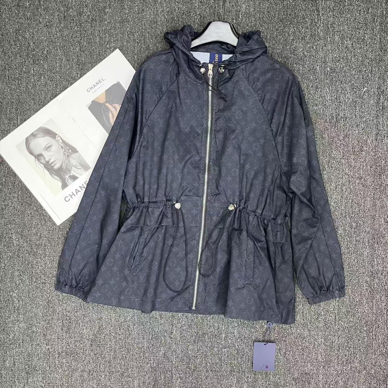 LVプリント フーデッドウィンドブレーカー【50％割引+送料無料】