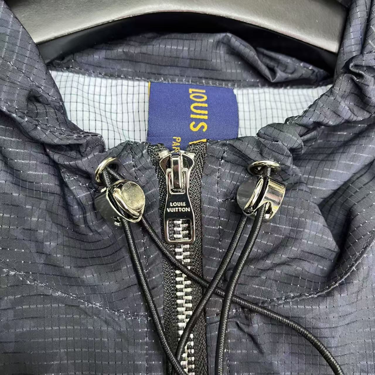 LVプリント フーデッドウィンドブレーカー【50％割引+送料無料】