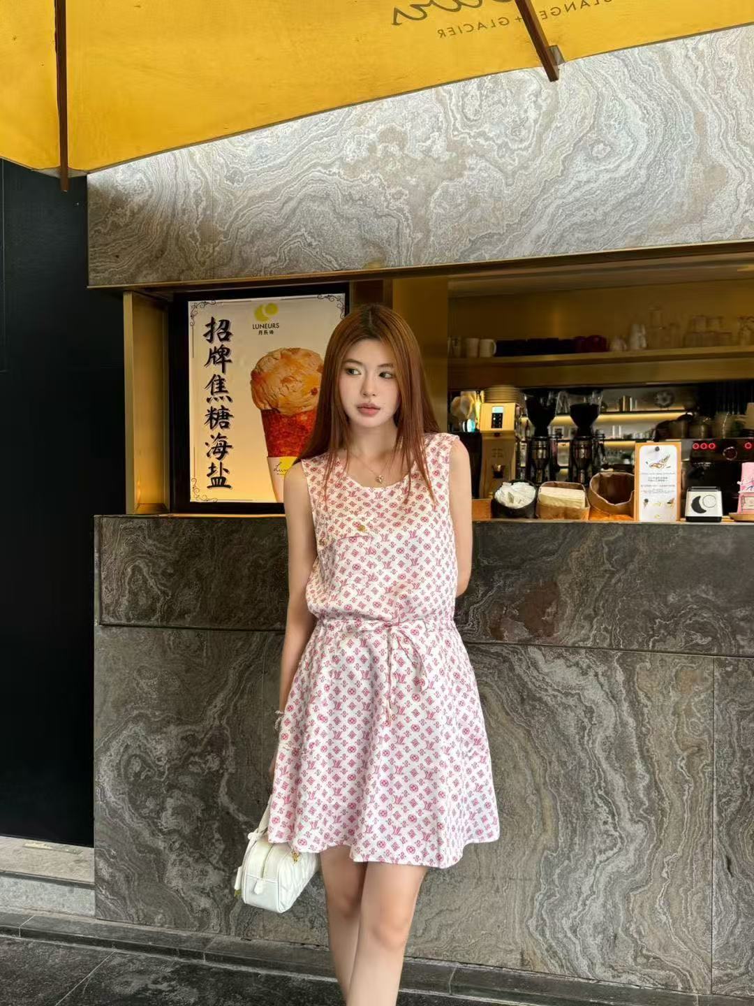 LVプリント ノースリーブドレス【50％割引+送料無料】