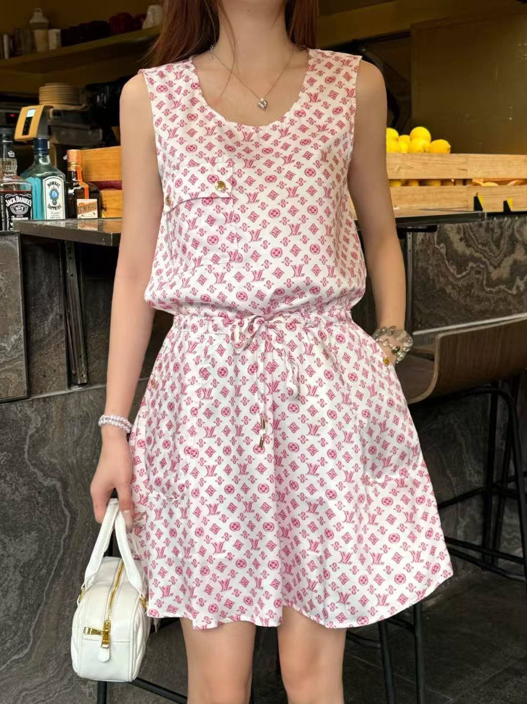 LVプリント ノースリーブドレス【50％割引+送料無料】