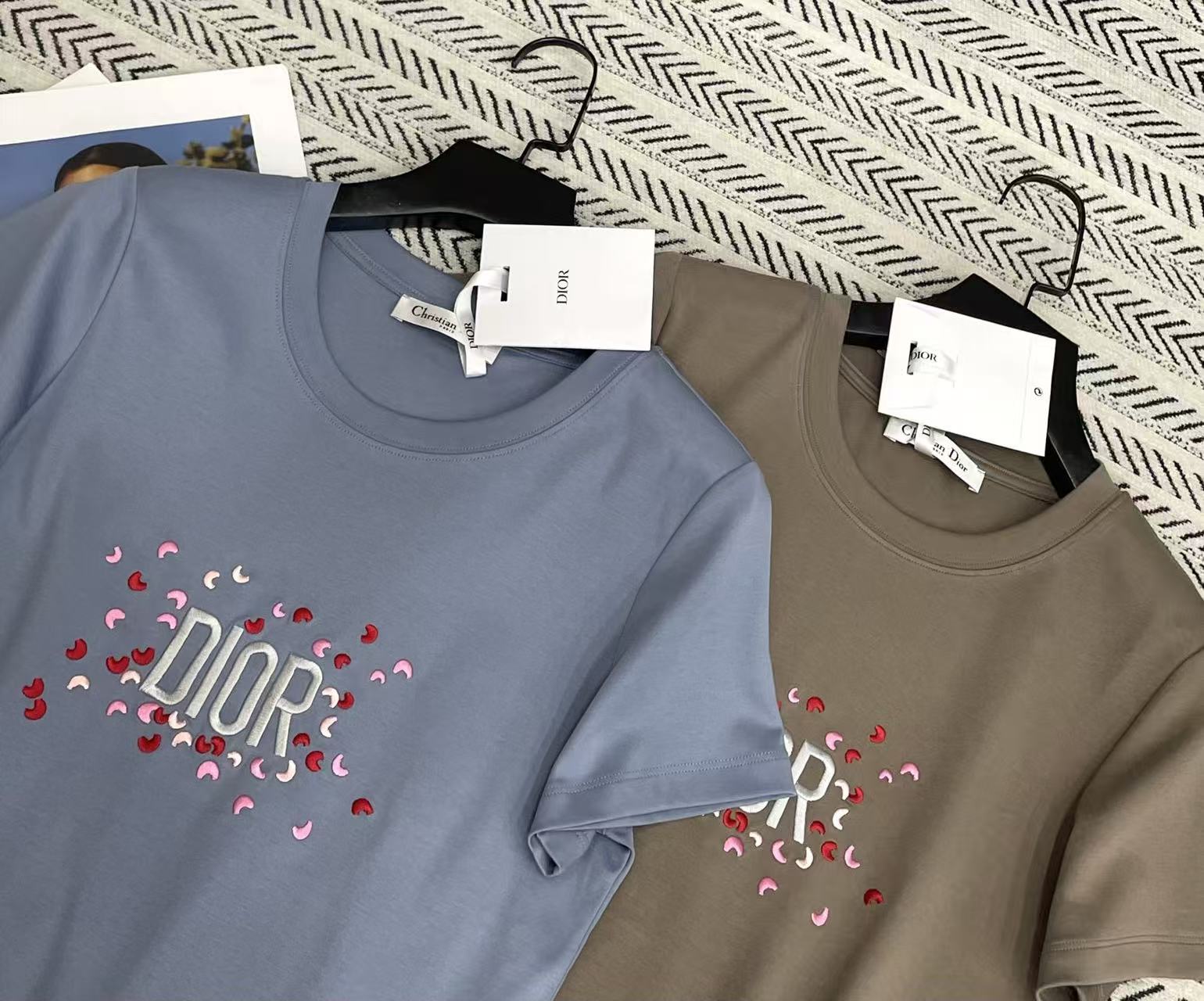 DIOR 刺繍ロゴTシャツ【50％割引+送料無料】