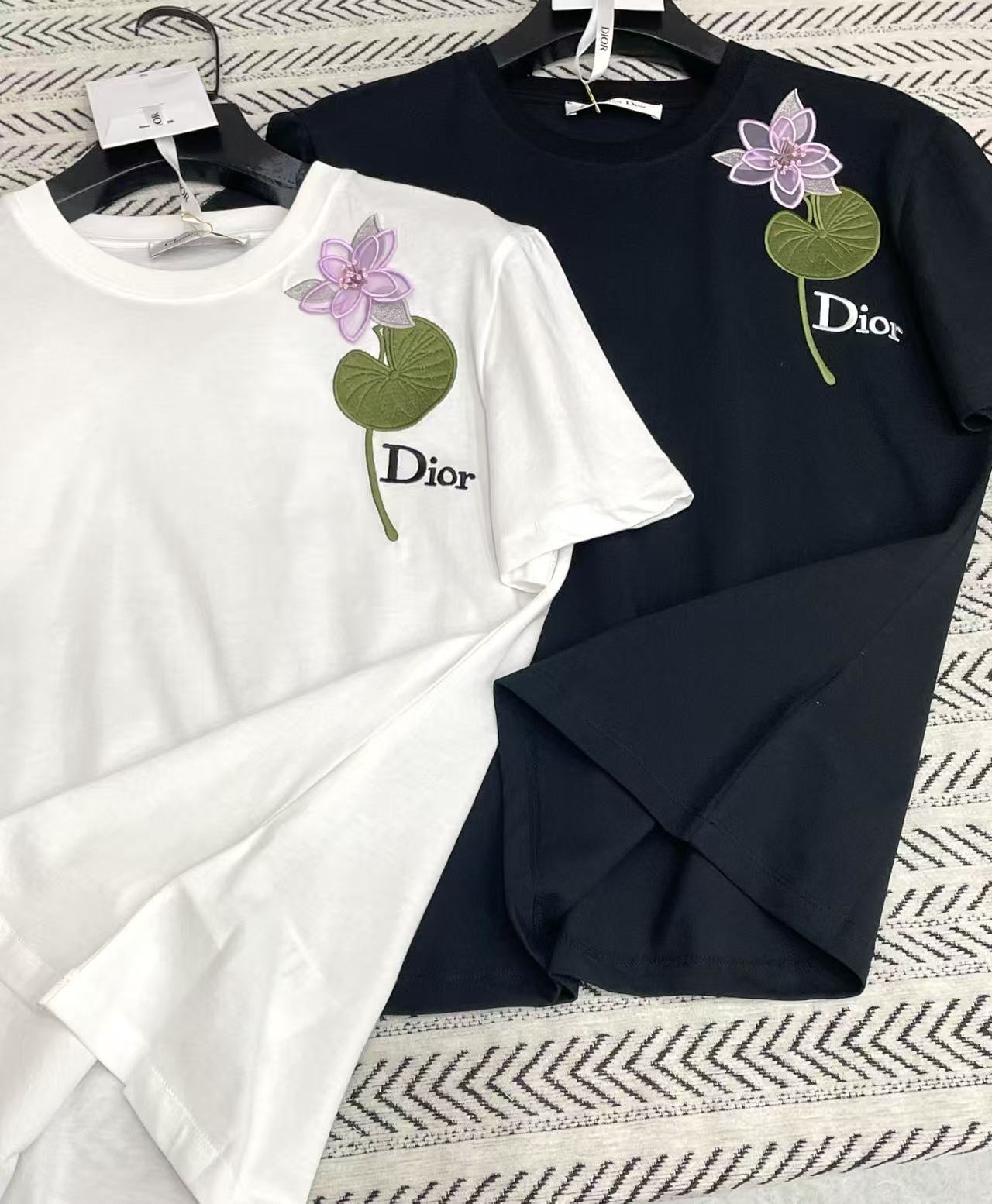 DIOR 花柄刺繍入りレタリングTシャツ【50％割引+送料無料】