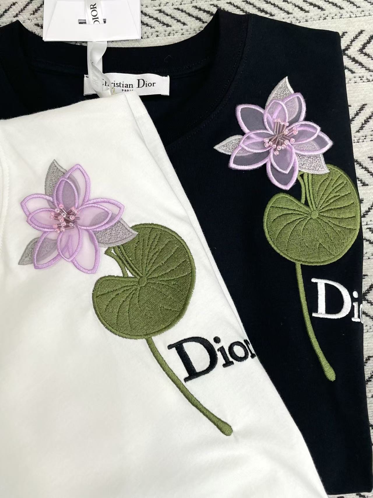 DIOR 花柄刺繍入りレタリングTシャツ【50％割引+送料無料】