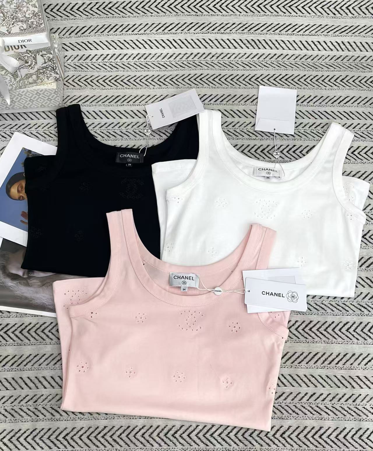 CHANE1 刺繍ロゴ入りレターベスト/Tシャツ【50％割引+送料無料】