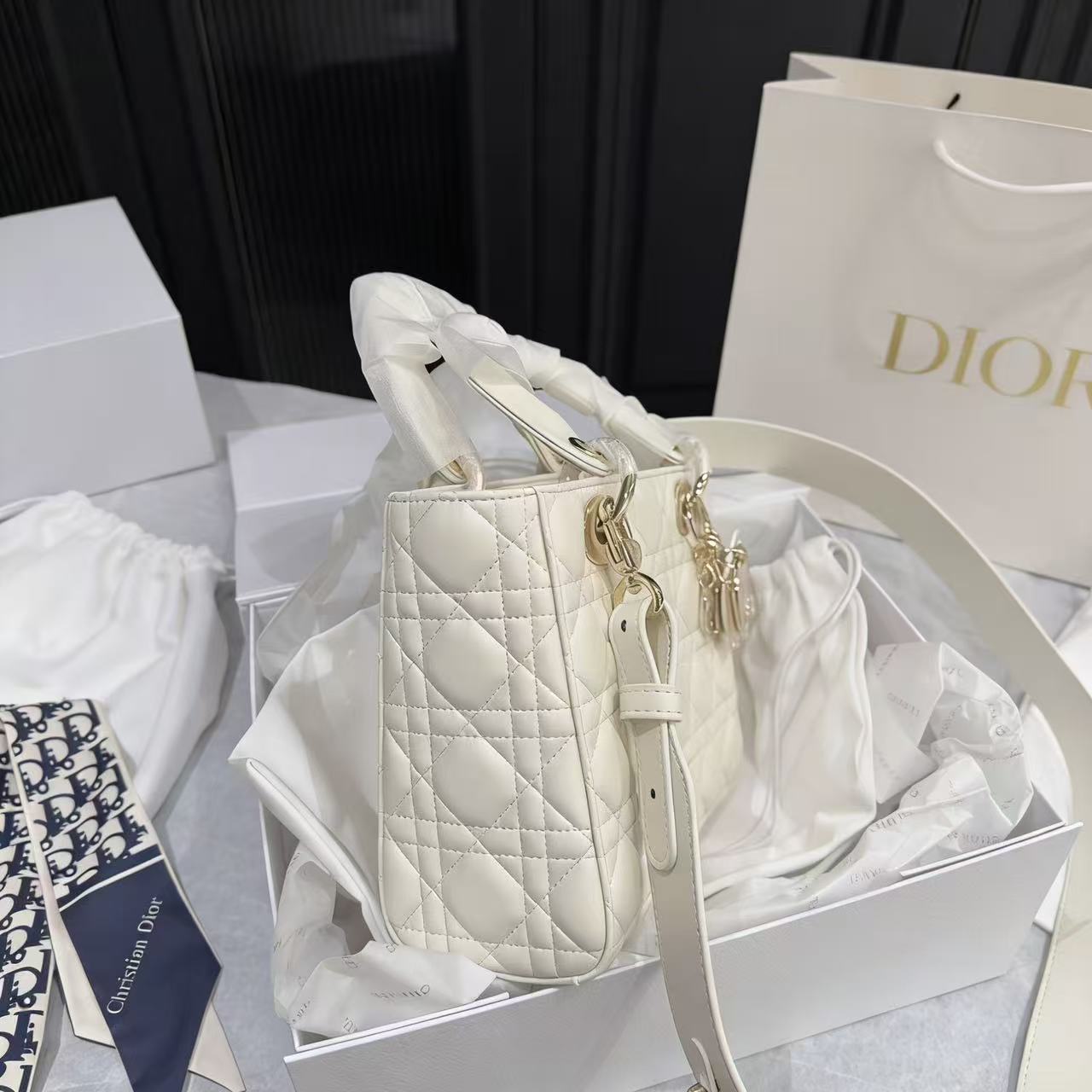 DI0Rラムスキンハンドバッグ【50％割引+送料無料】