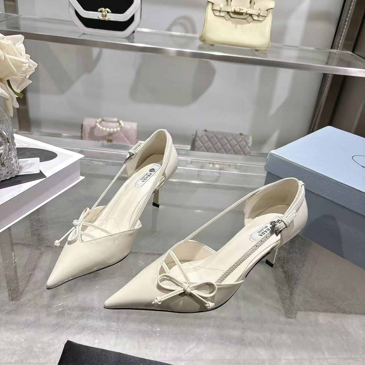 PR4DA 高品質蝶ネクタイ付きポインテッドトゥハイヒール【50％割引+送料無料】