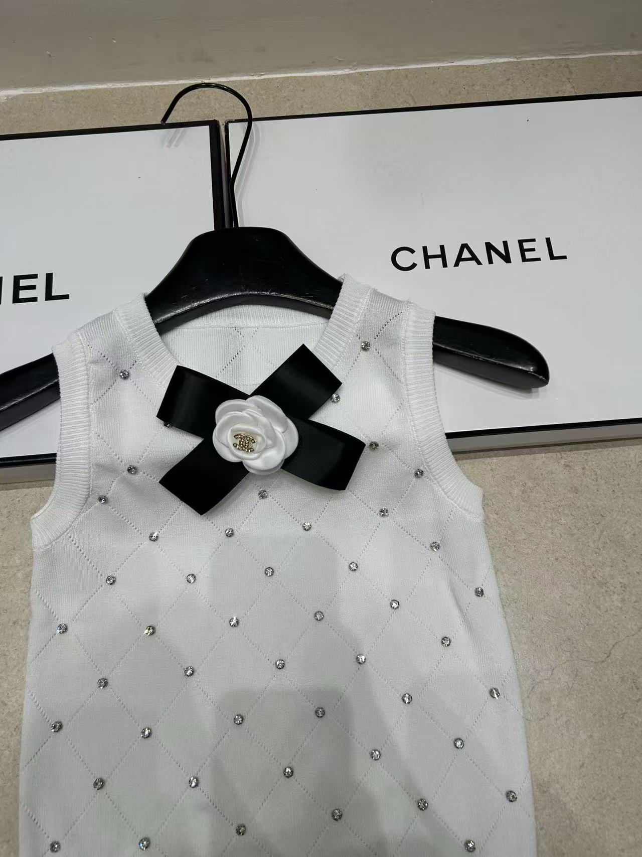 CHANE1 カメリア ラインストーンスタッズ ウールベスト【50％割引+送料無料】