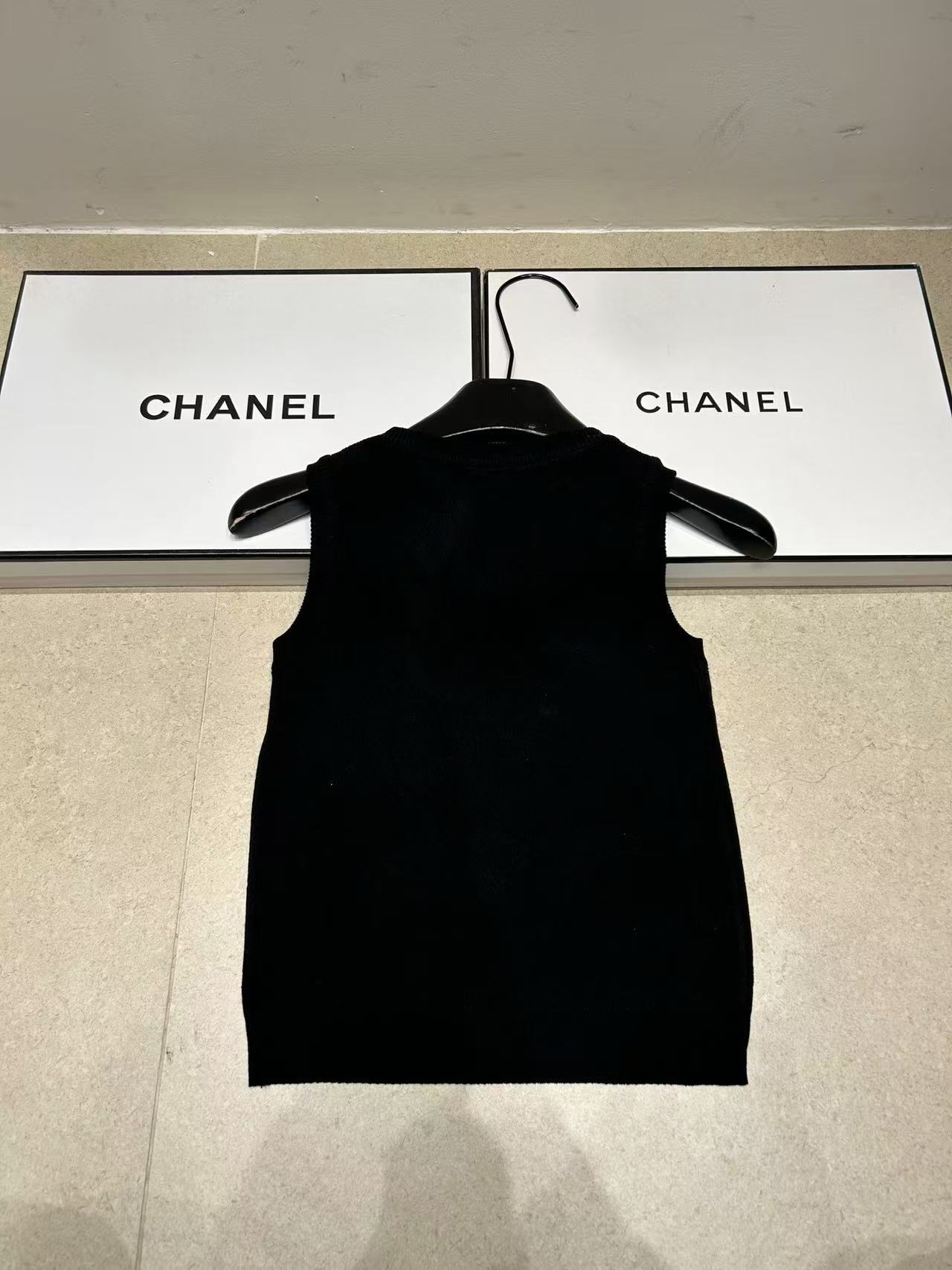 CHANE1 カメリア ラインストーンスタッズ ウールベスト【50％割引+送料無料】