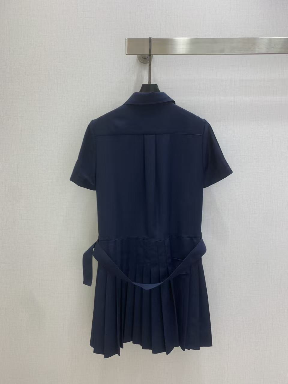 L0WEW 襟付きプリーツドレス【50％割引+送料無料】