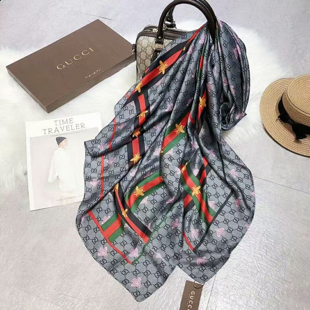 GUCCI プリントシルクスカーフ【50％割引+送料無料】