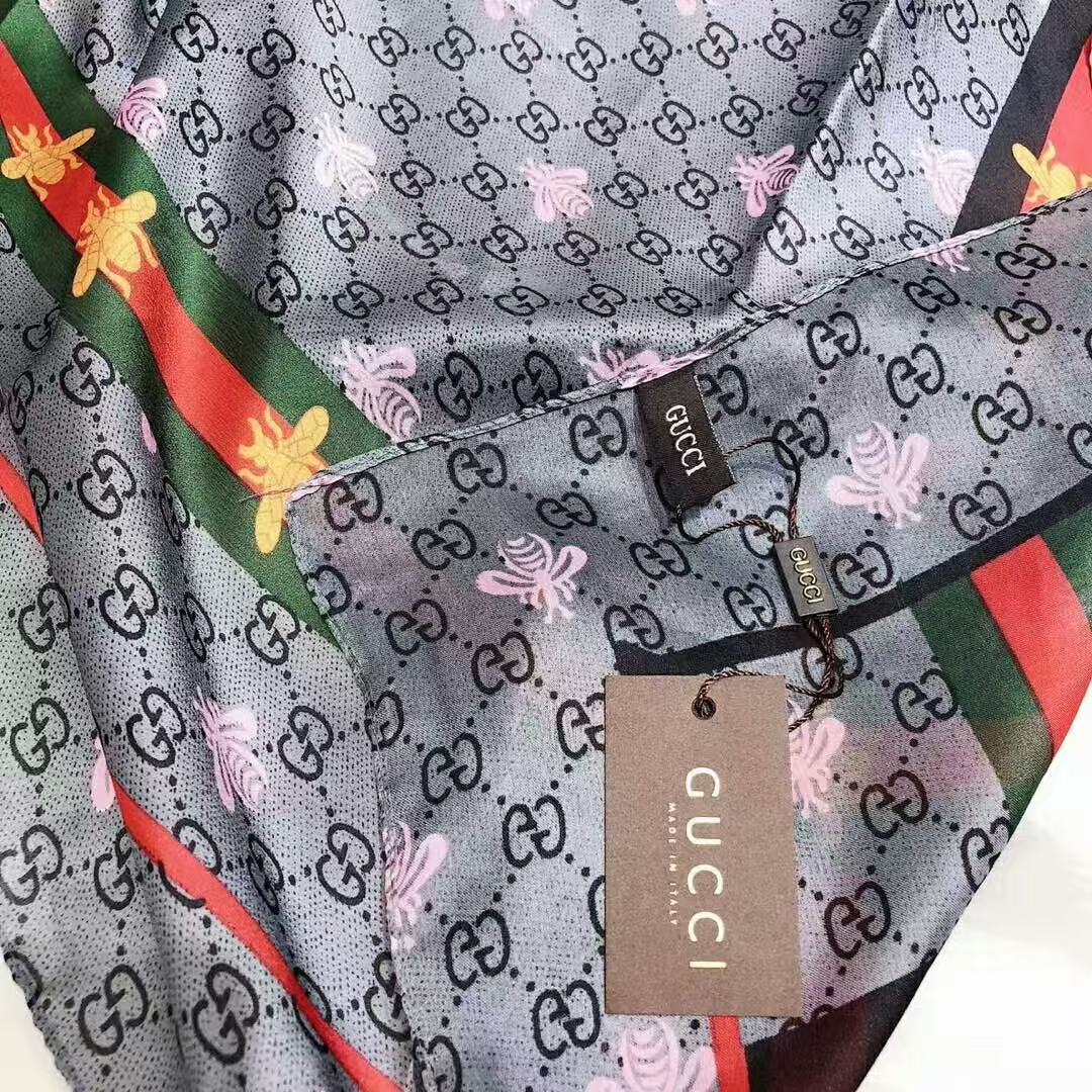 GUCCI プリントシルクスカーフ【50％割引+送料無料】