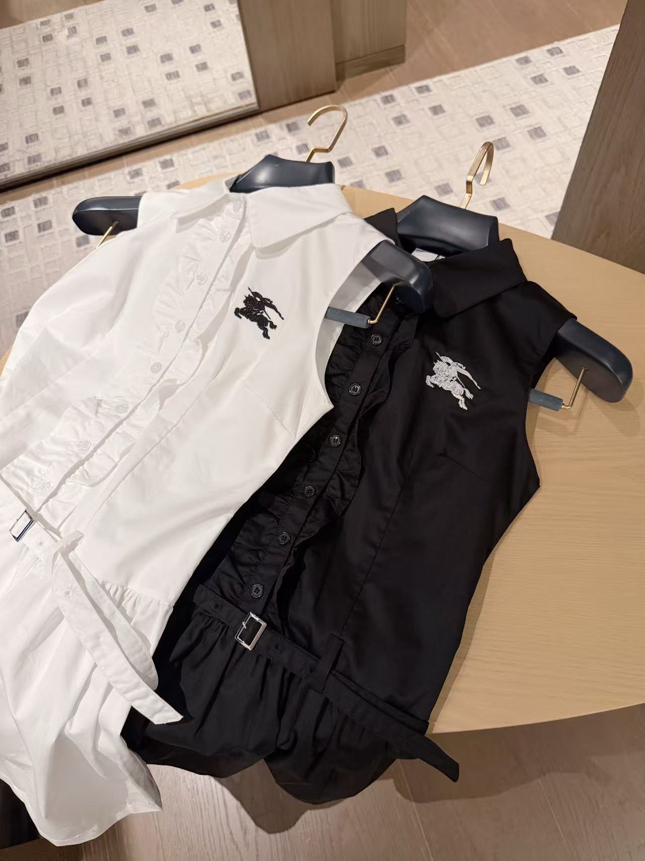 BUR8ERRY 刺繍入りフリルベストドレス【50％割引+送料無料】