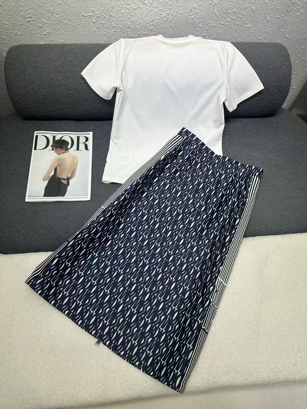 DIOR 上質ポケットTシャツ ＋ スカート 2点セット【50％割引+送料無料】