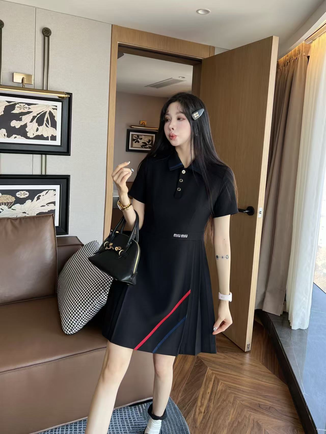 M1UM1U 上質シンプル・ラペルワンピース【50％割引+送料無料】