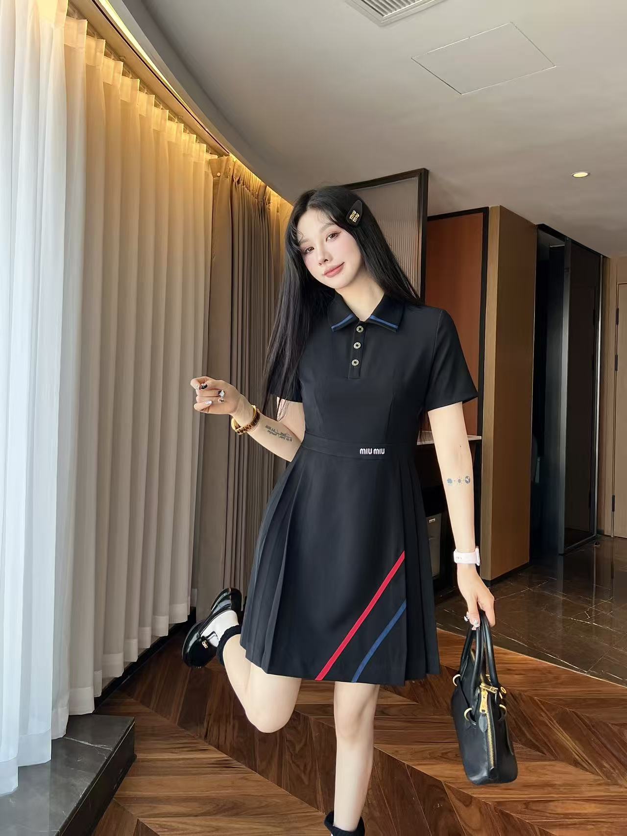 M1UM1U 上質シンプル・ラペルワンピース【50％割引+送料無料】